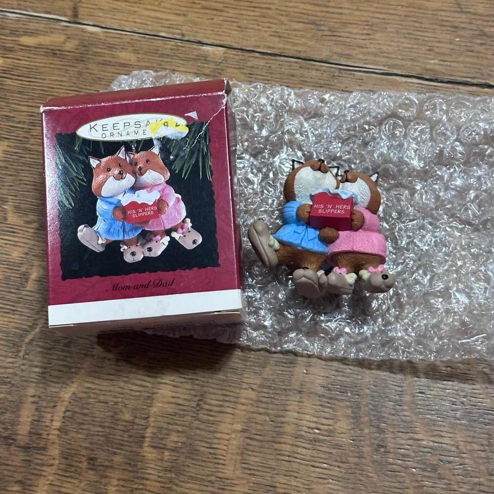 1993 Hallmark Keepsake Christmas ornament featuring 2 foxes His 'n' Hers Slipper